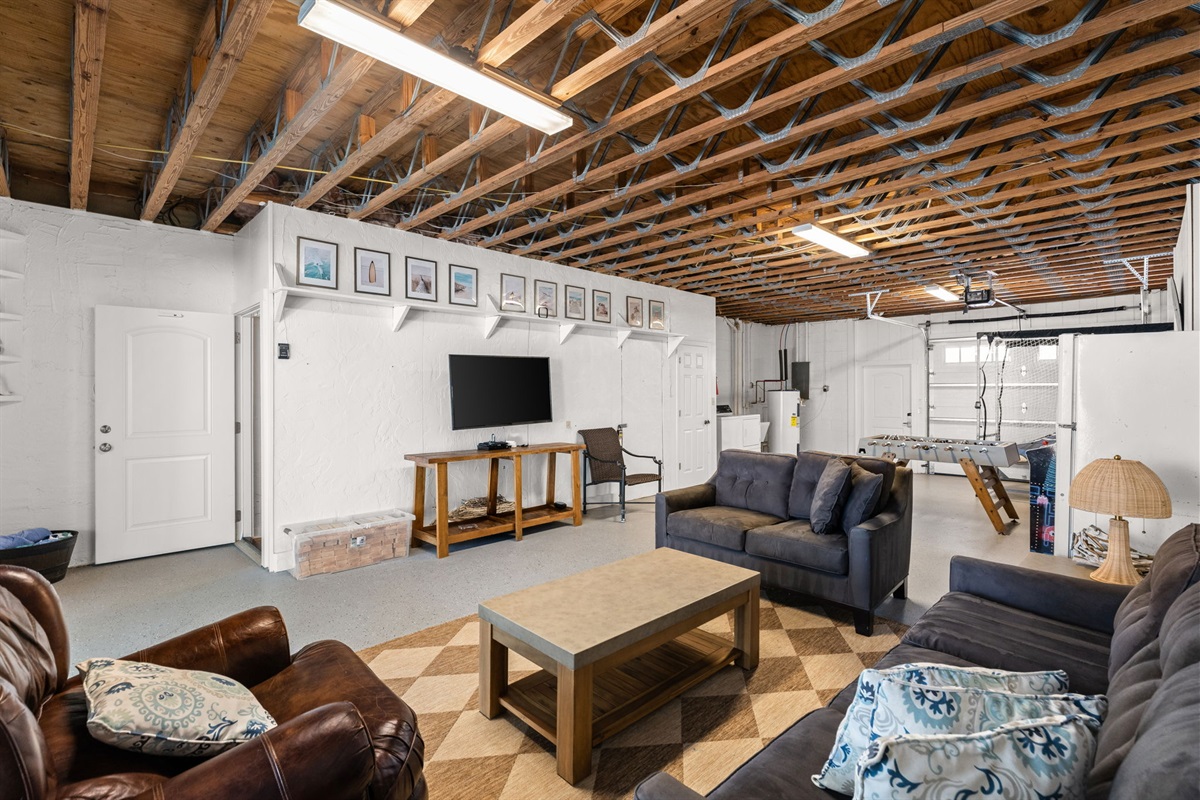 Side A: Rain or shine, the fun never stops at Pelican Point. Challenge the family to a tournament in our fully-equipped game room! Or just hang out!