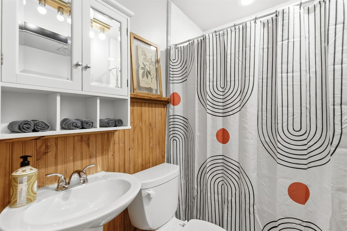 Well organised refreshing space.. 