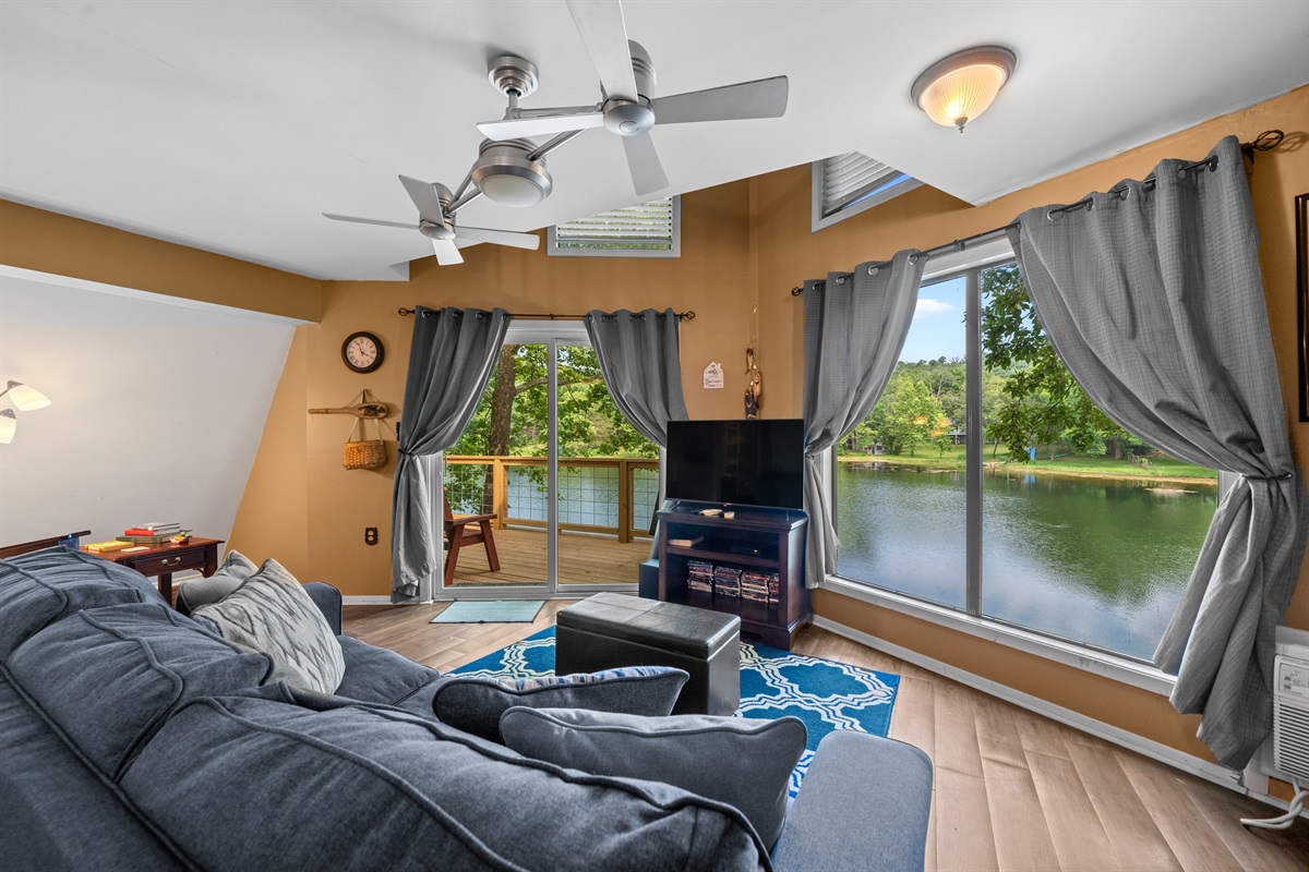 Large picture windows let in plenty of light and allow you to gaze directly down at the lake.