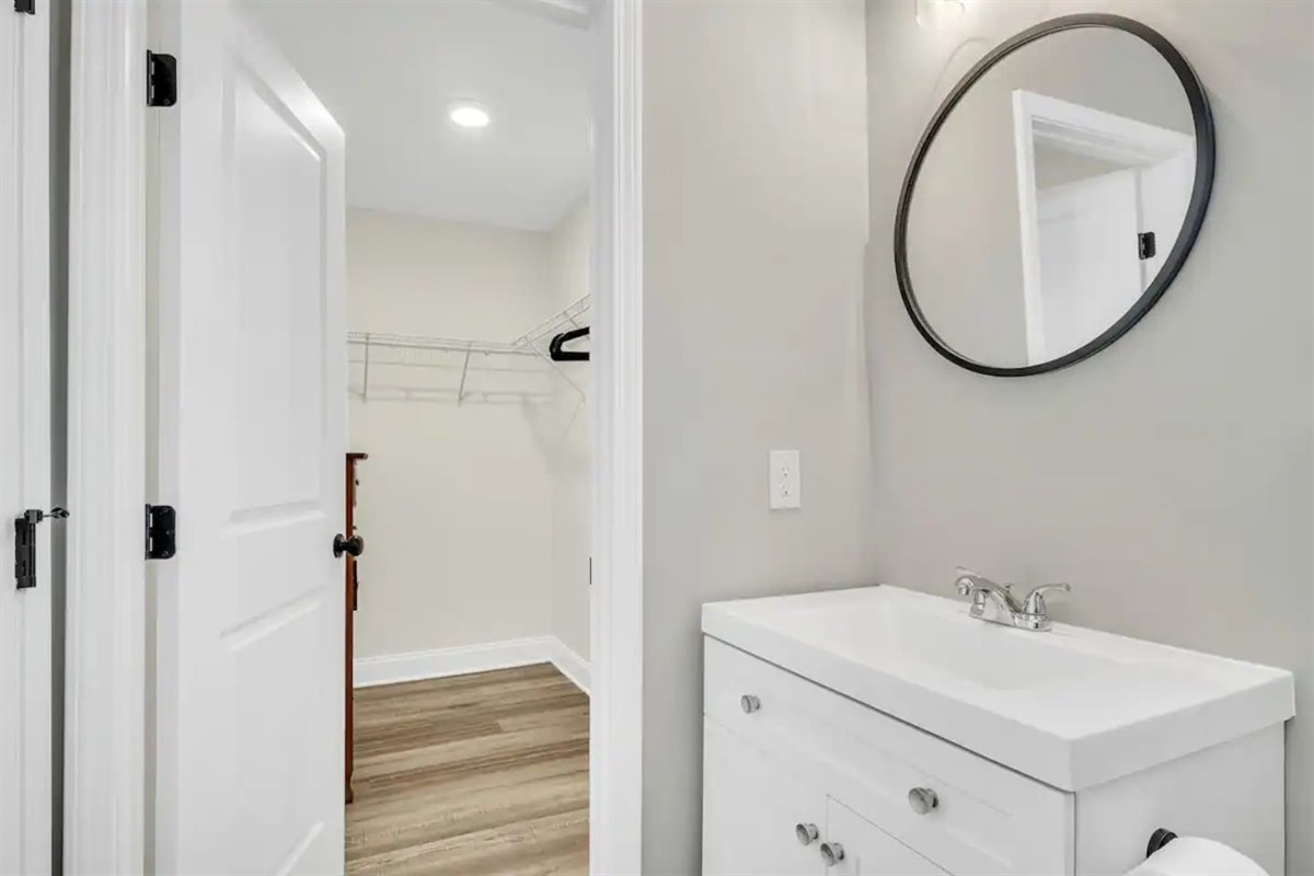 Full Bathroom 2