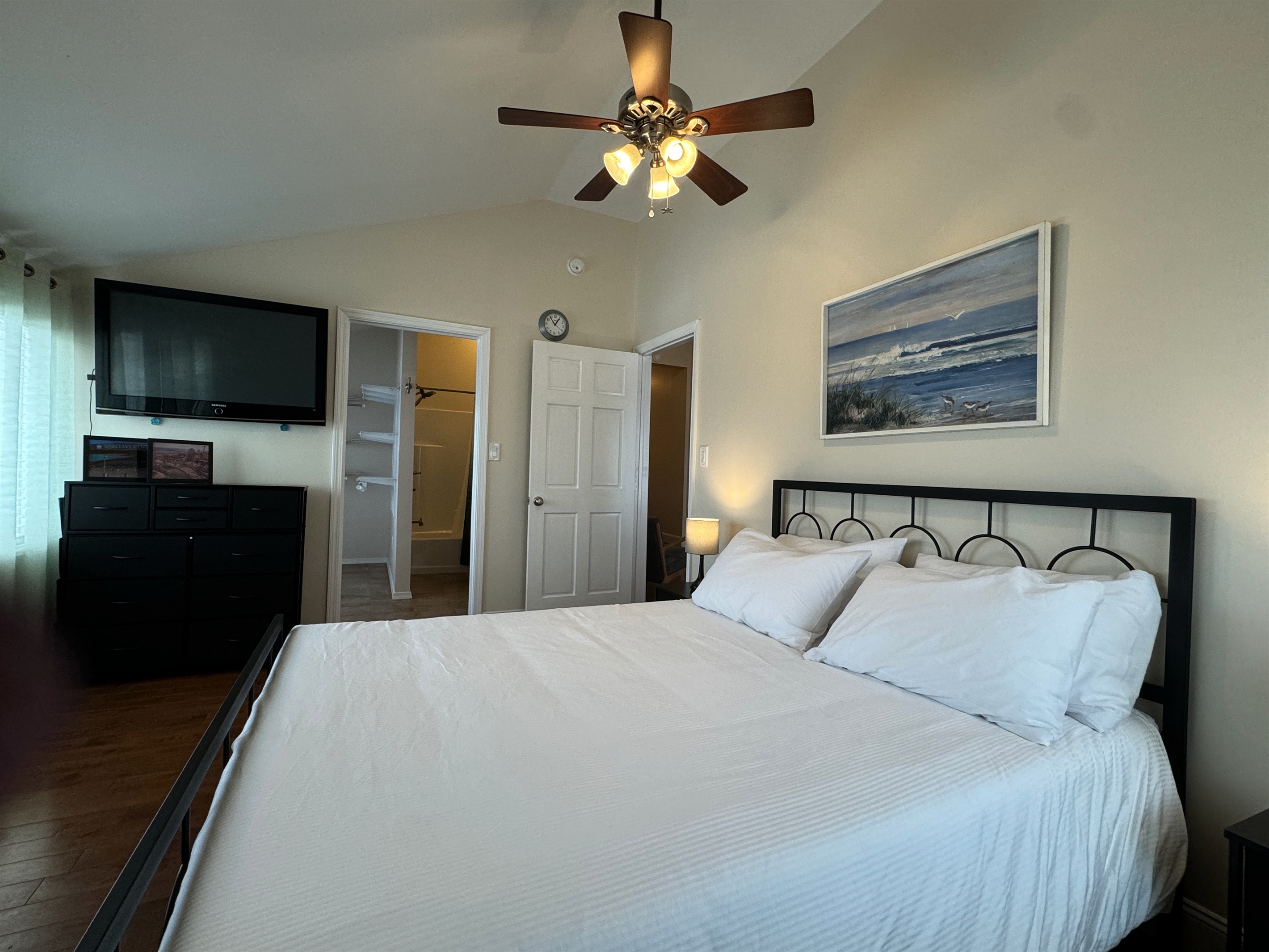 Queen bedroom #3 with ensuite bath
