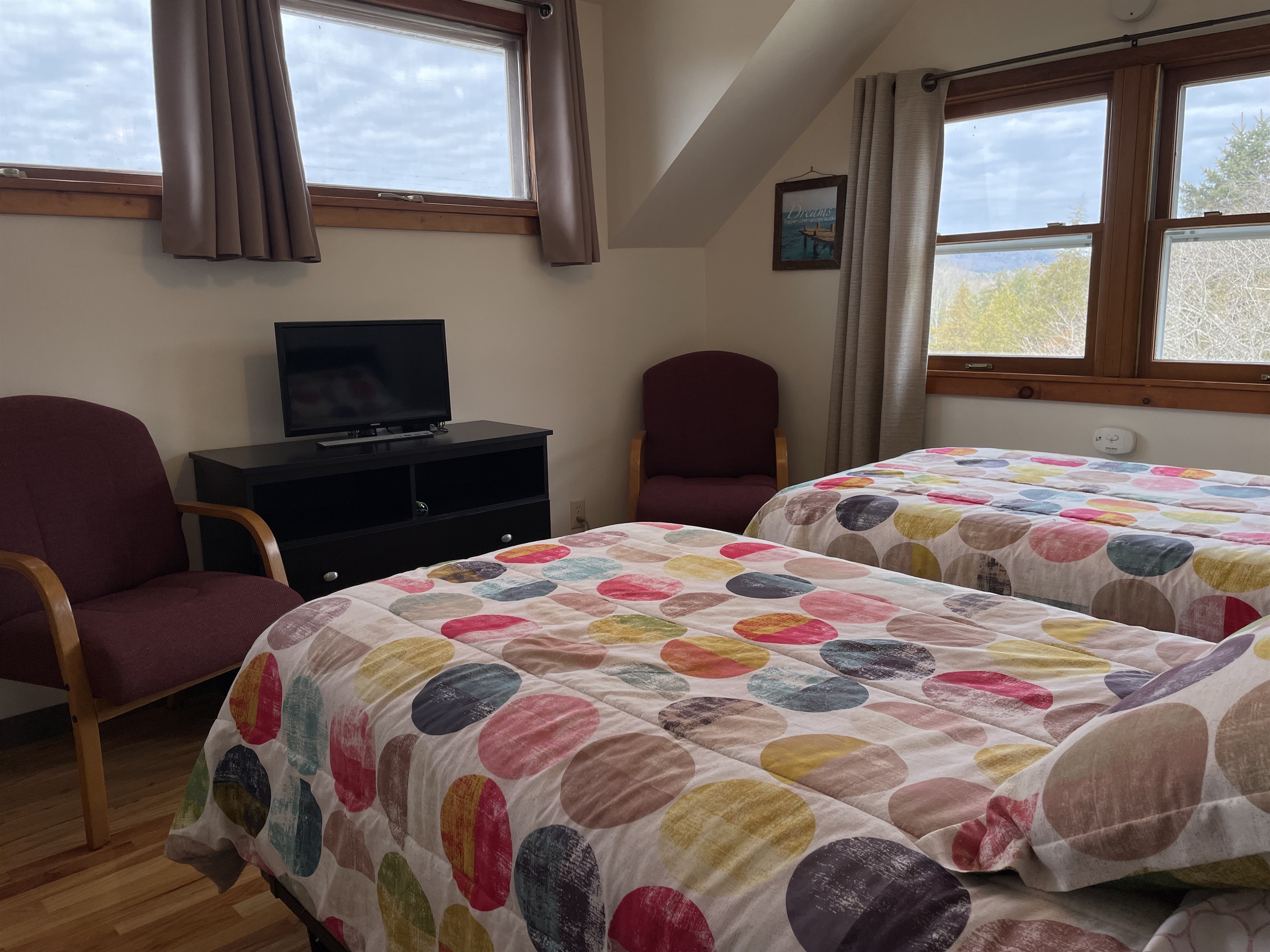 2nd floor twin bedroom
