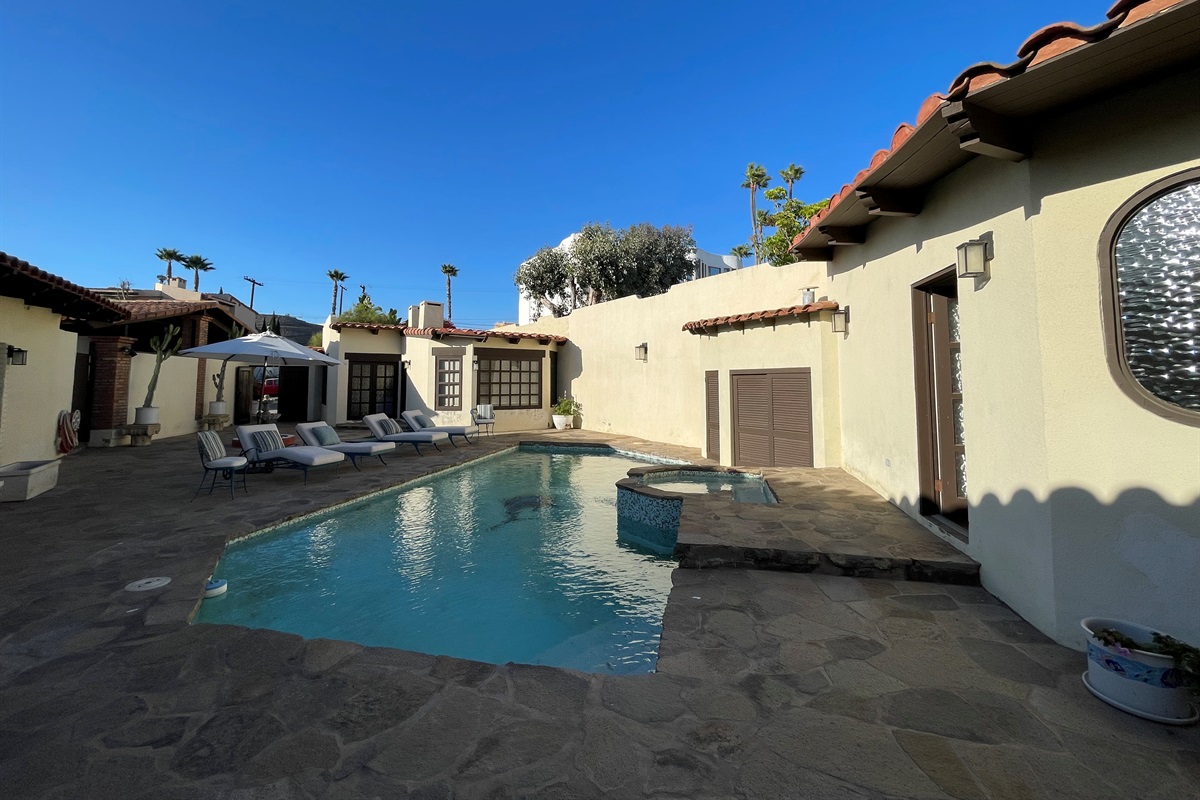 Pool / Jacuzzi