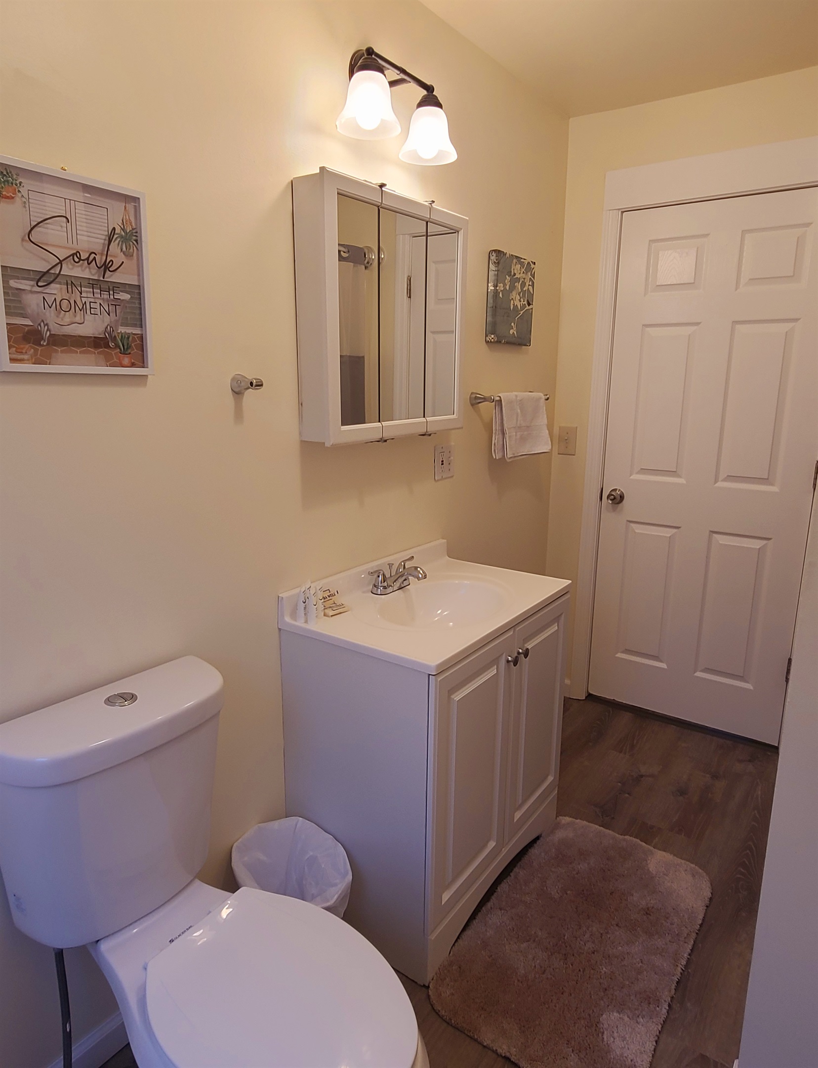 43 Cliff - Apt 2 bathroom w/ tub/shower