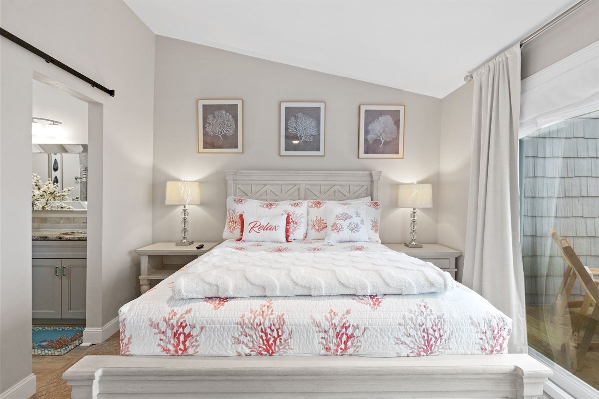 Bright queen suite with coastal decor and ensuite bathroom access