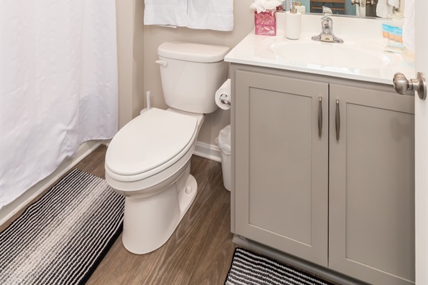 Explore our second bathroom—a harmonious blend of a shower and tub combo. It's a space for rejuvenating showers and relaxing baths, offering the best of both worlds. A soothing oasis for unwinding and refreshing moments. ✨