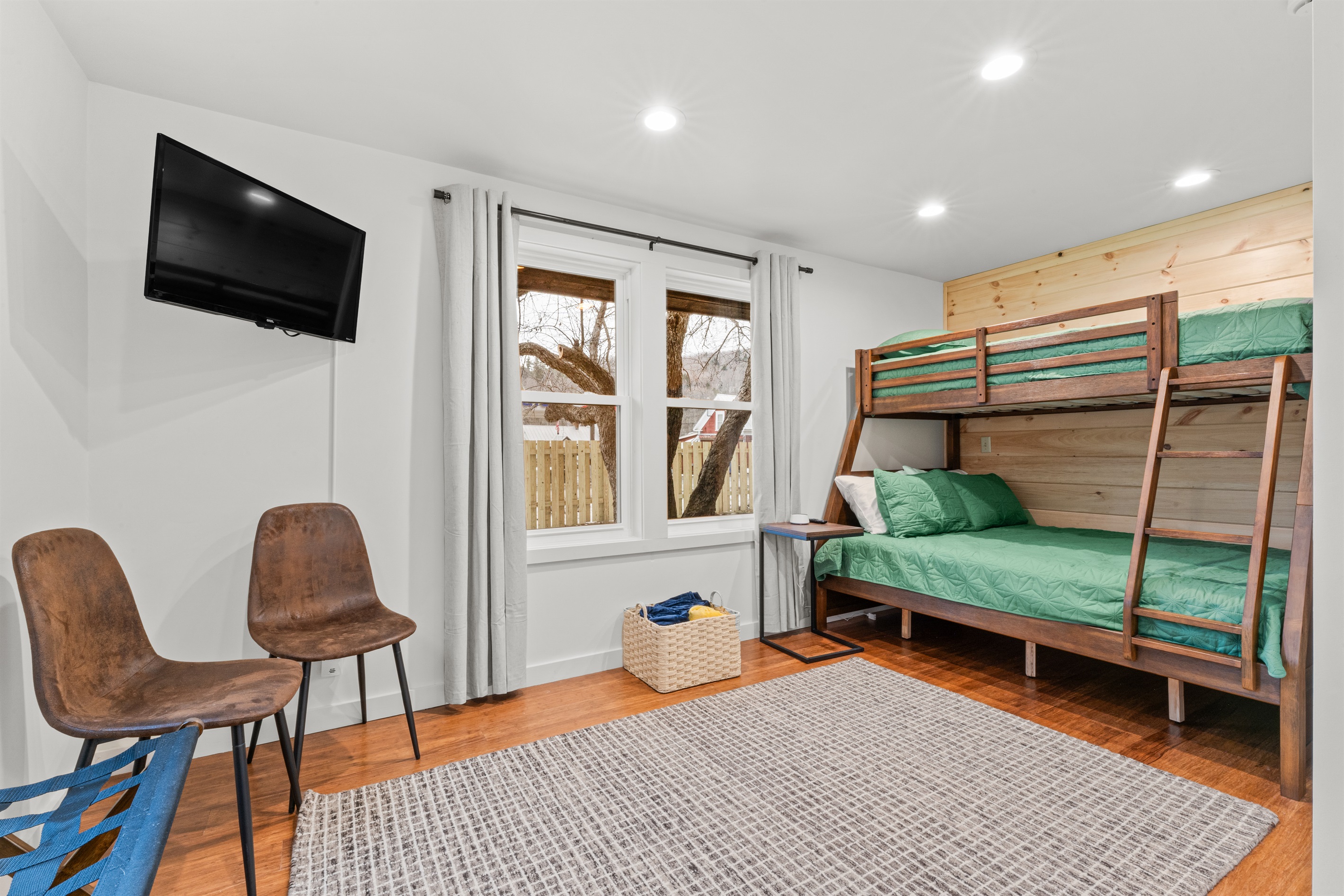 1st floor bunk with full and twin beds