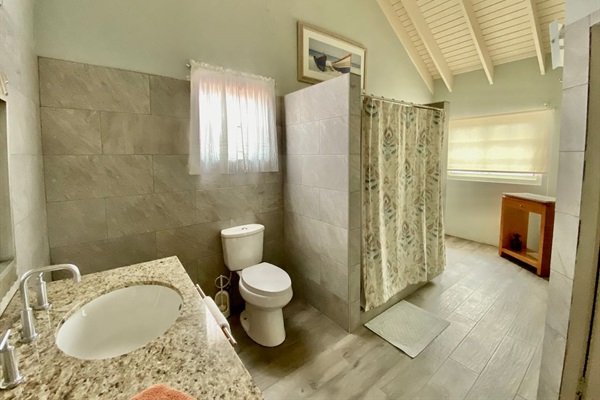 En Suite 2nd Floor Bathroom