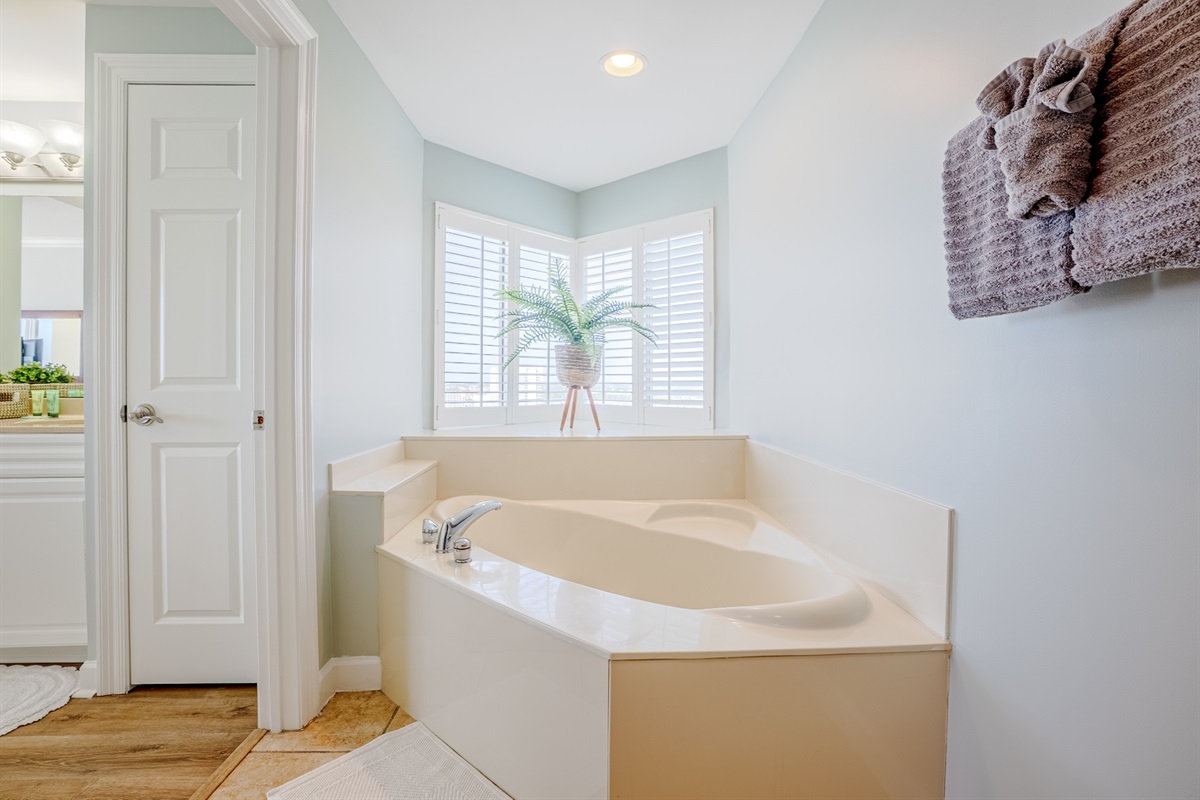 Bathroom #1 garden tub