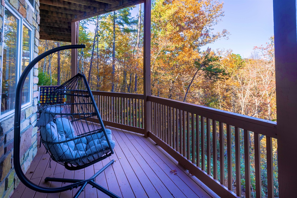 Lower Level Balcony with peaceful views of nature!