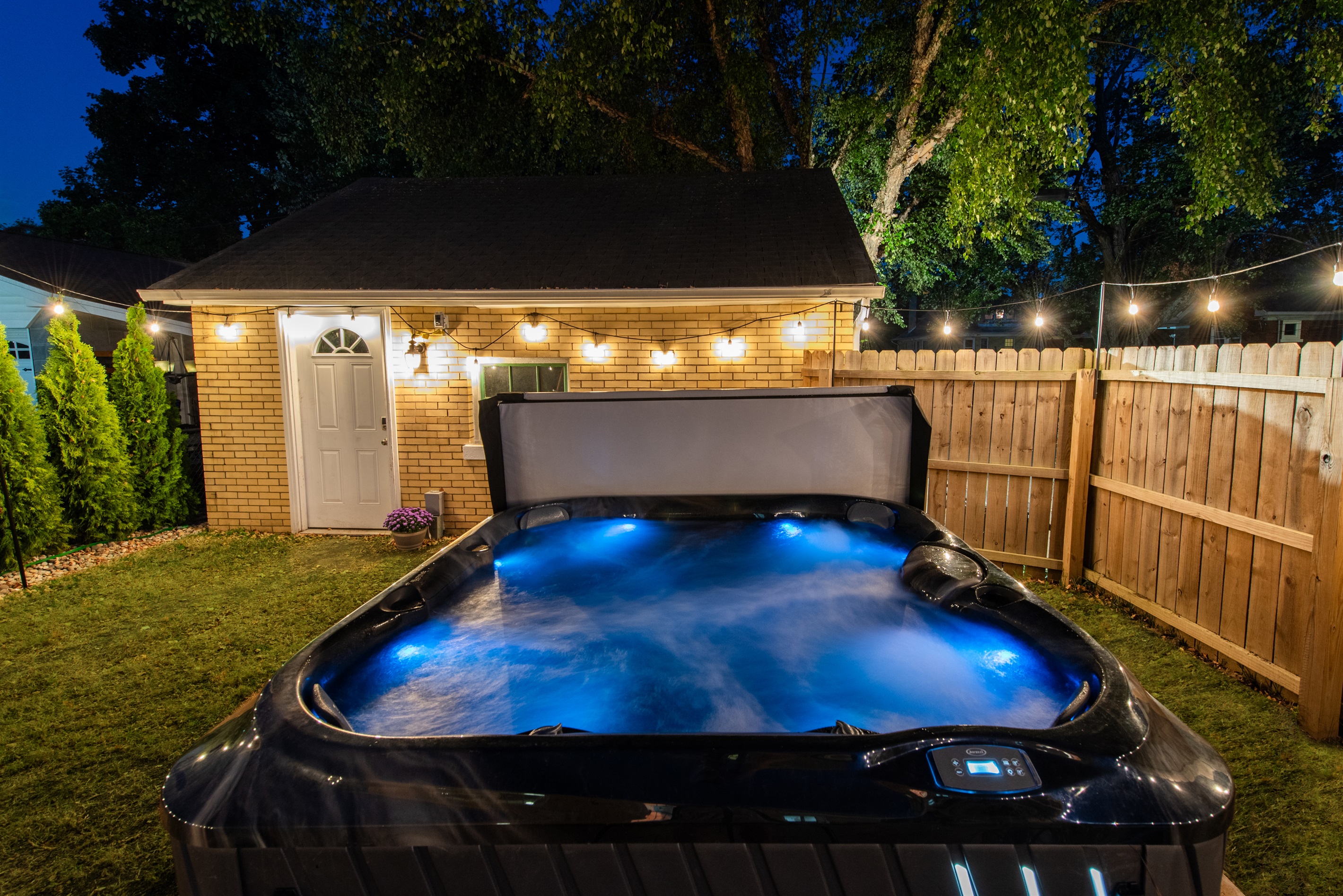 Jacuzzi Brand - 8 Person Hot Tub Spa
