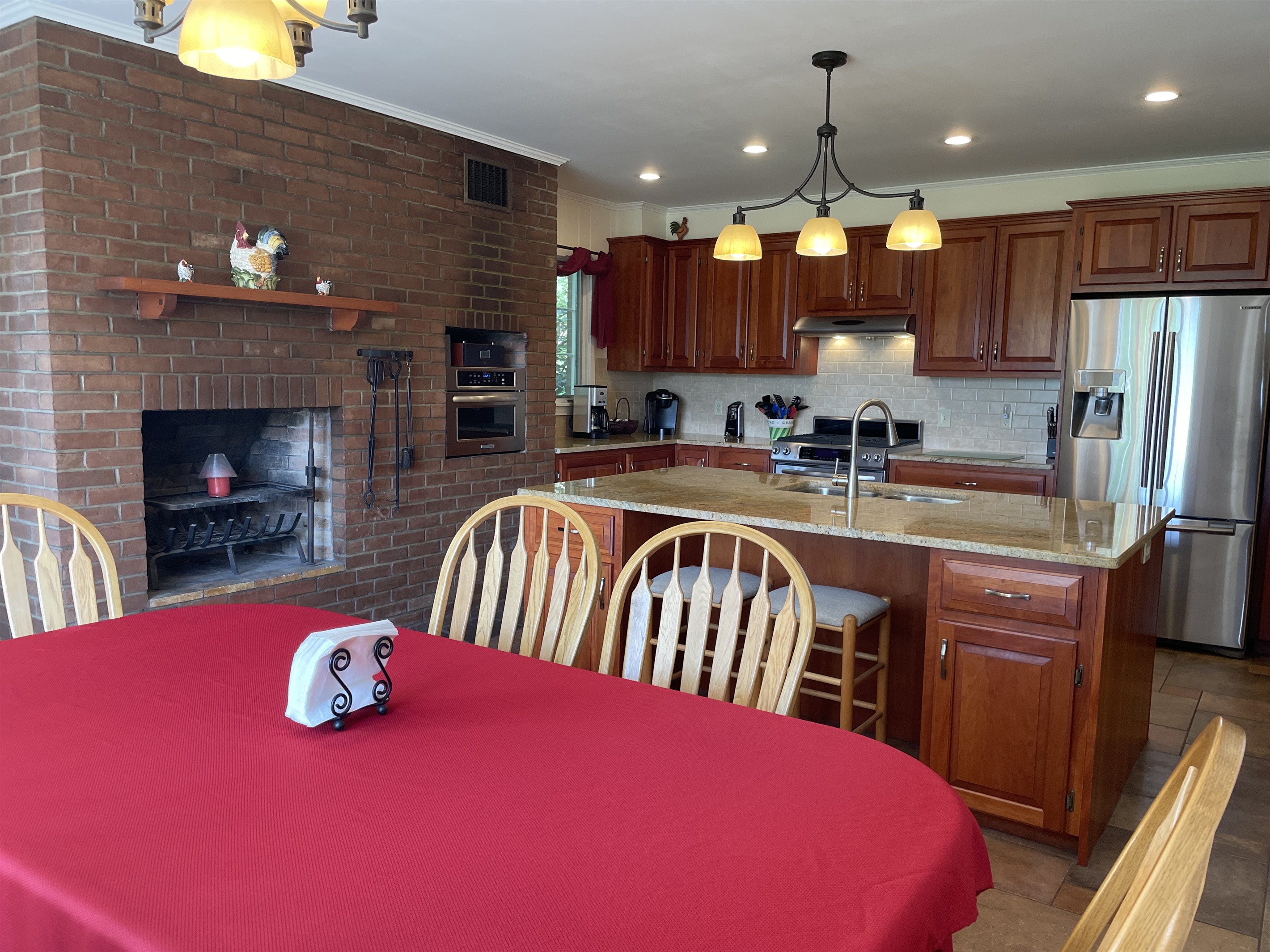 Eat-in Kitchen