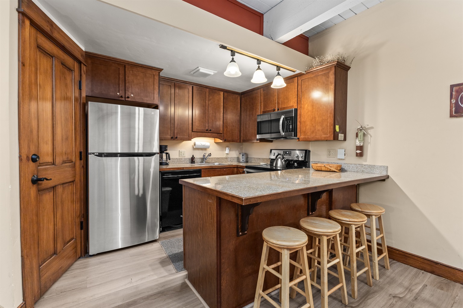 Kitchen | Breakfast Bar for 4