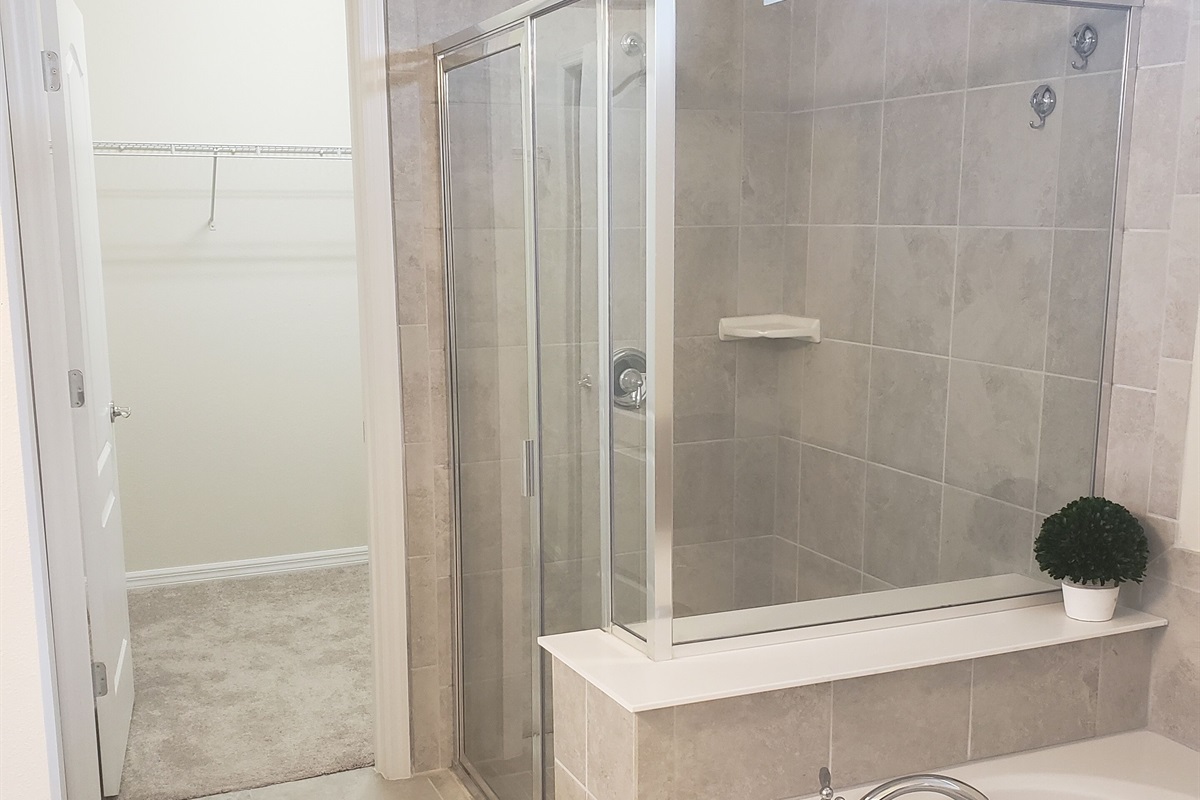 Master Bathroom-Main Floor