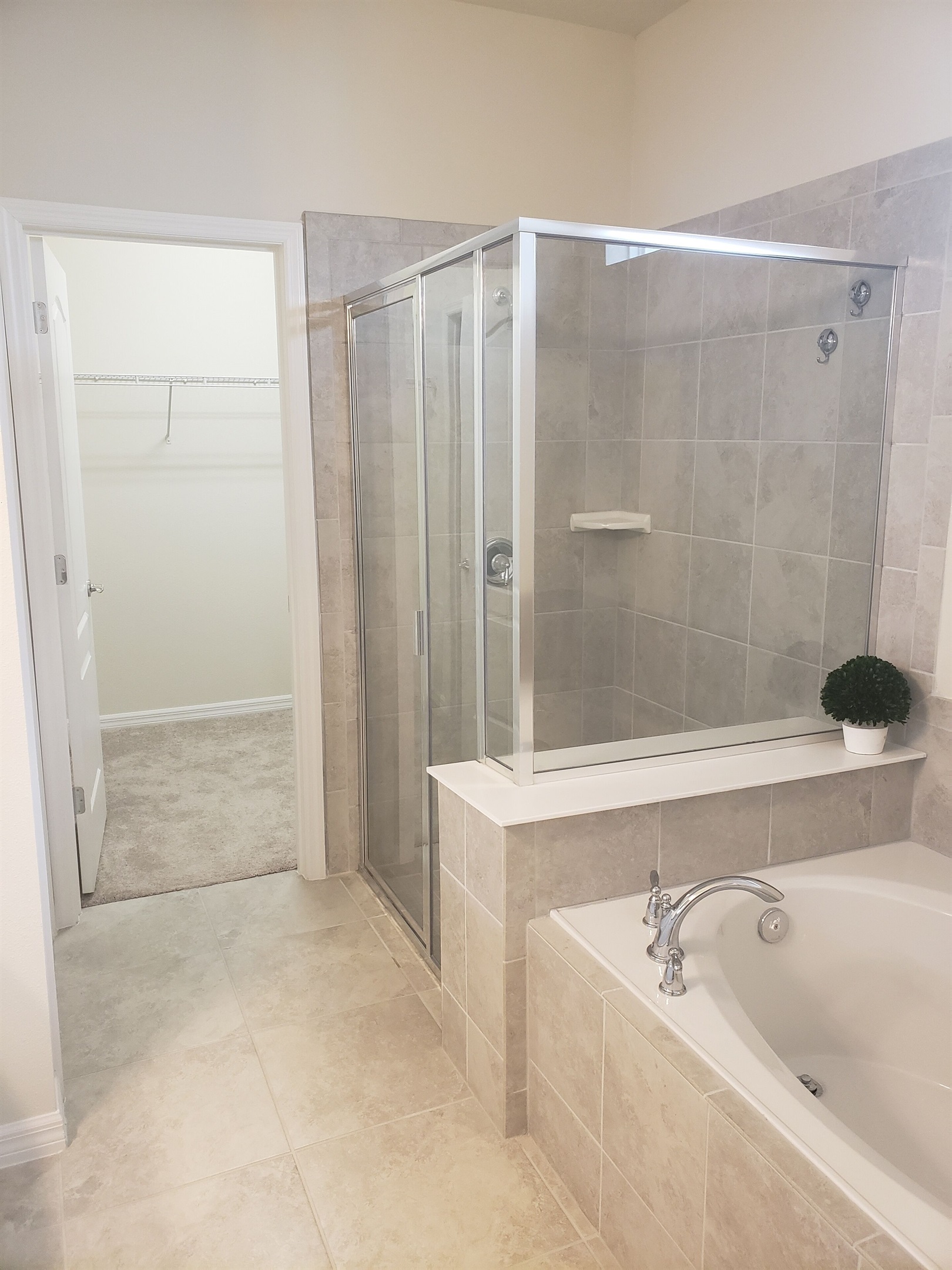 Master Bathroom-Main Floor