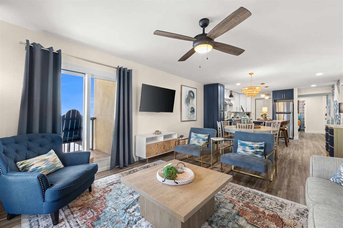 Gorgeous living area with seating for 6.