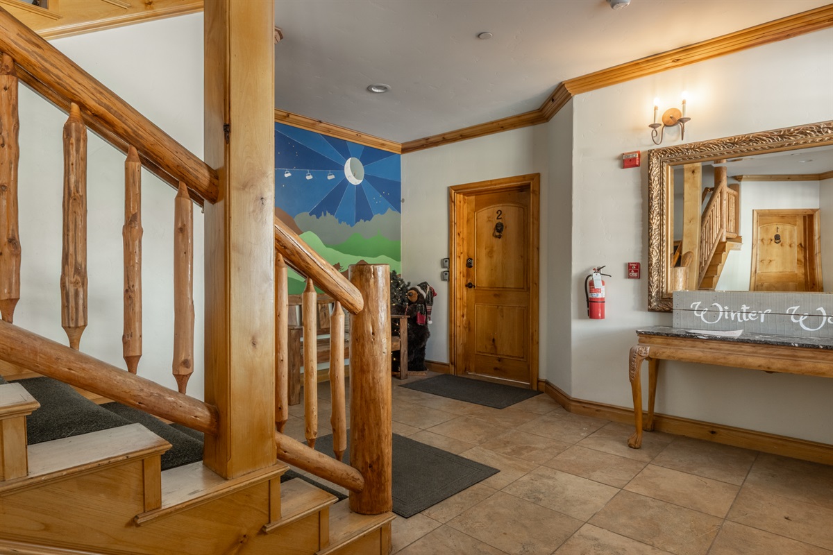 Enjoy the shared interior foyer that welcomes guests to move easily between Sonenalp 1 and 2, the Moose and Nest.
