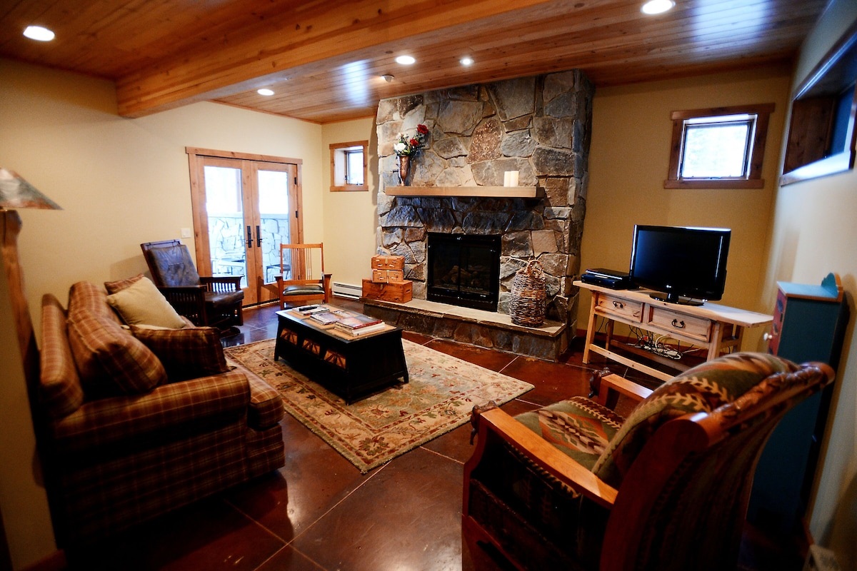 First floor living room with flat screen tv and fireplace