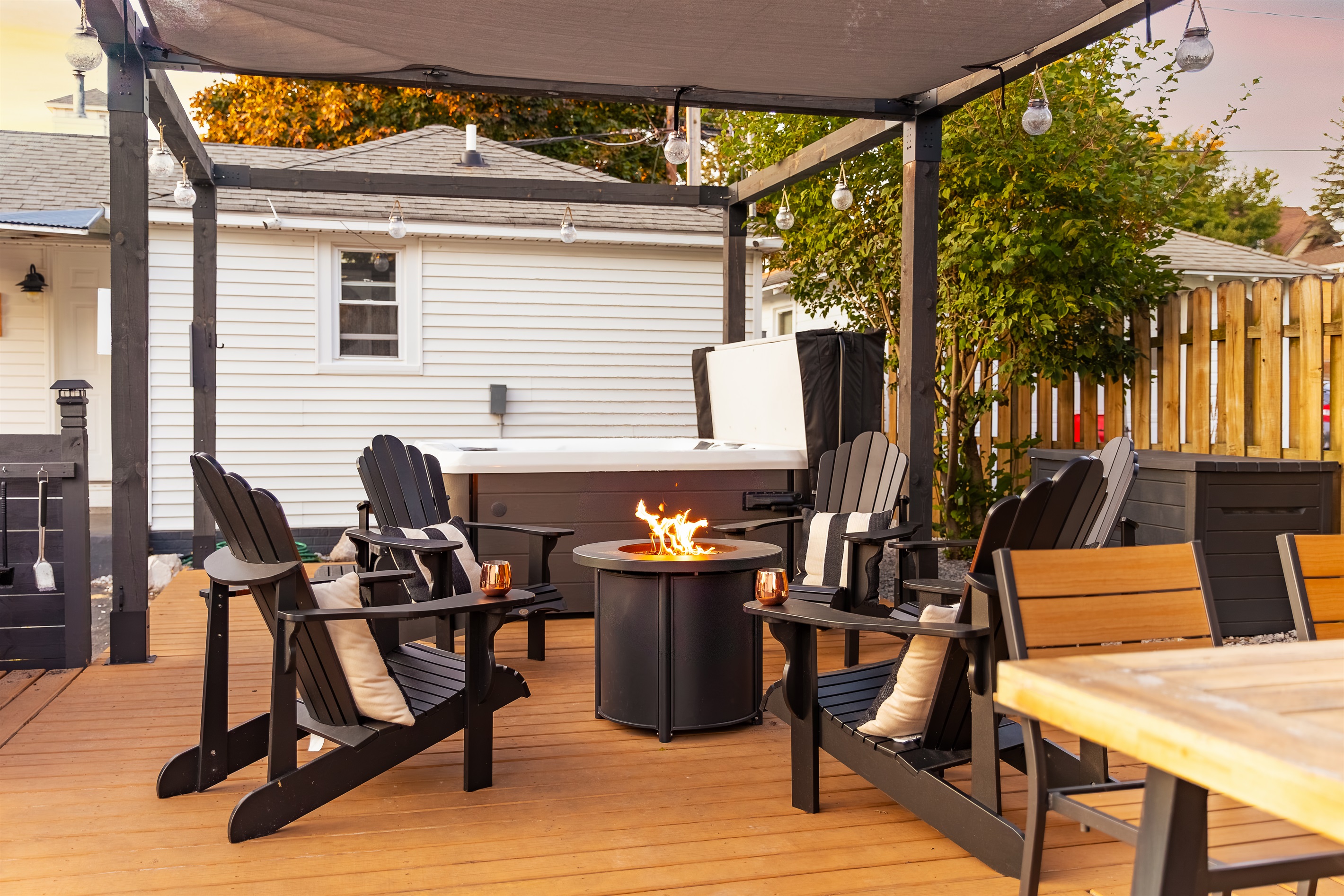 Fire pit, Grill and Hot Tub