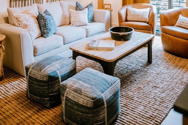 Cutter's Quarters' shared lounge connects the two private king bedrooms &mdash; a queen sofa sleeper here brings the suite to six.