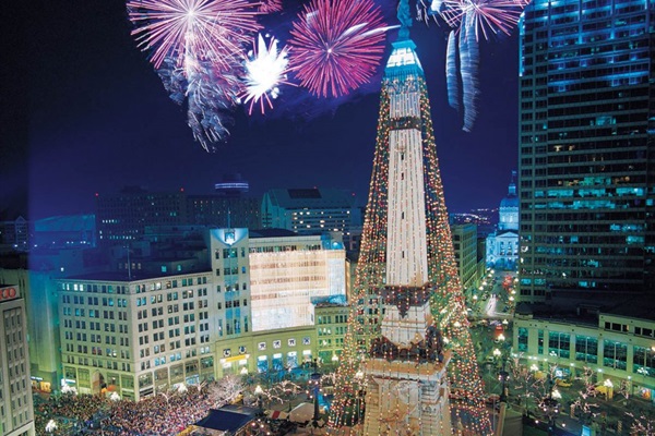 Experience the magic of Indianapolis—holiday lights, city energy, and unforgettable moments!