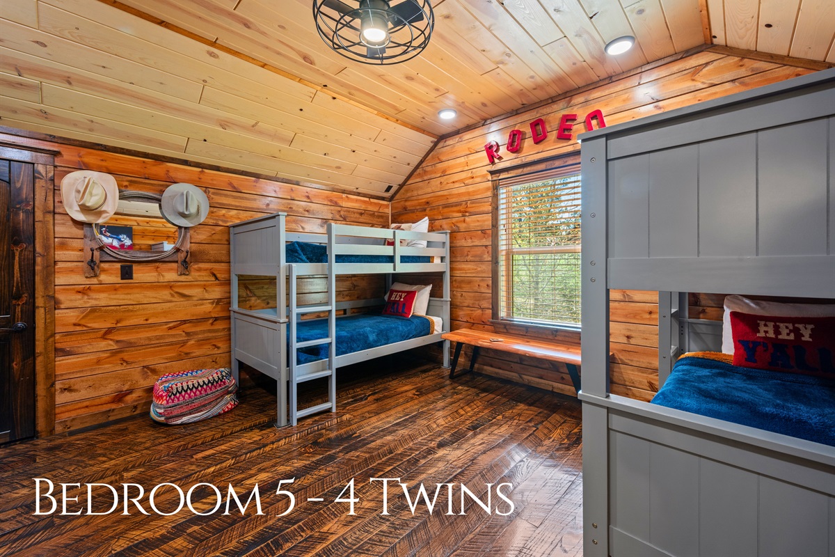This bunk room creates a fun and cozy sleeping space, perfect for kids or extra guests while still maintaining the cabin’s warm and inviting style.