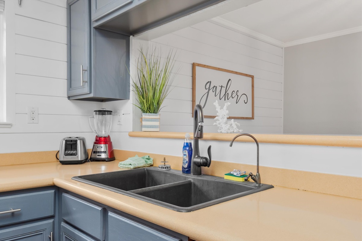 b0aa3c20b2ca48179d04726a5ce0b5b1 Large | Beachhouse | Texas | TX | Vacation Homes | Galveston | Crystal Beach | Kokomo | Breezy Days | Beachfront Elegance | Sunrise Serenity | Southern Sands Property Management, LLC