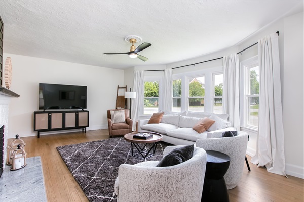 Freshly Updated 5BR2.5B 5min to ND Stadium, photo 7