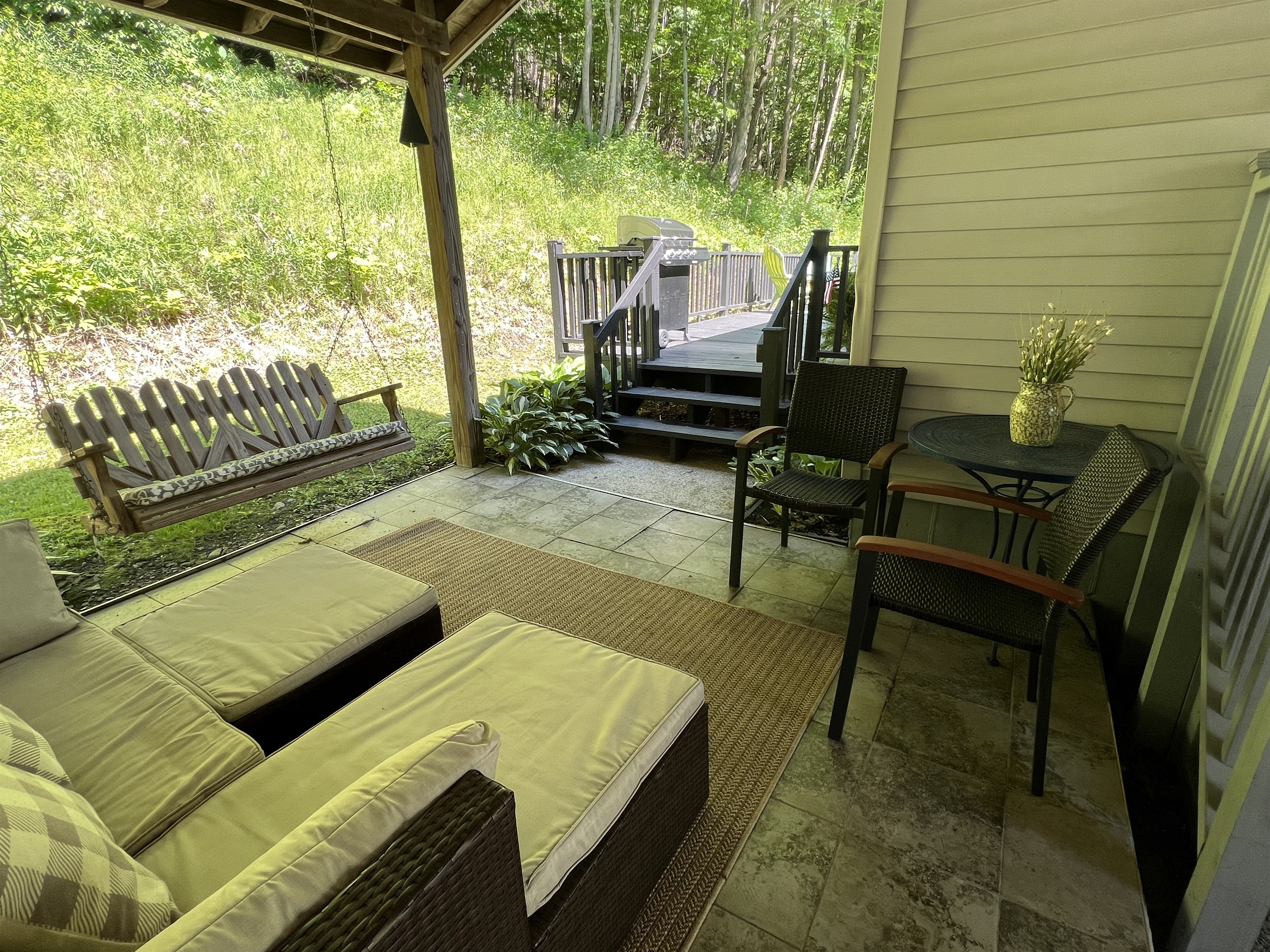 Covered seating area in outdoor entryway