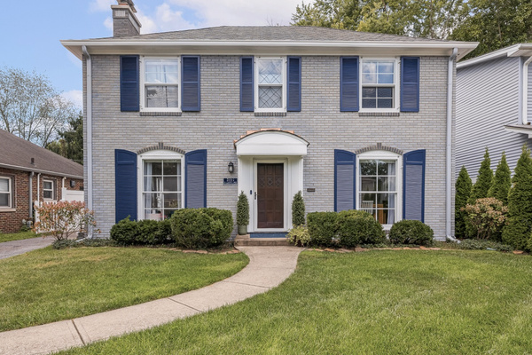 1940s CLASSIC CENTER HALL COLONIAL