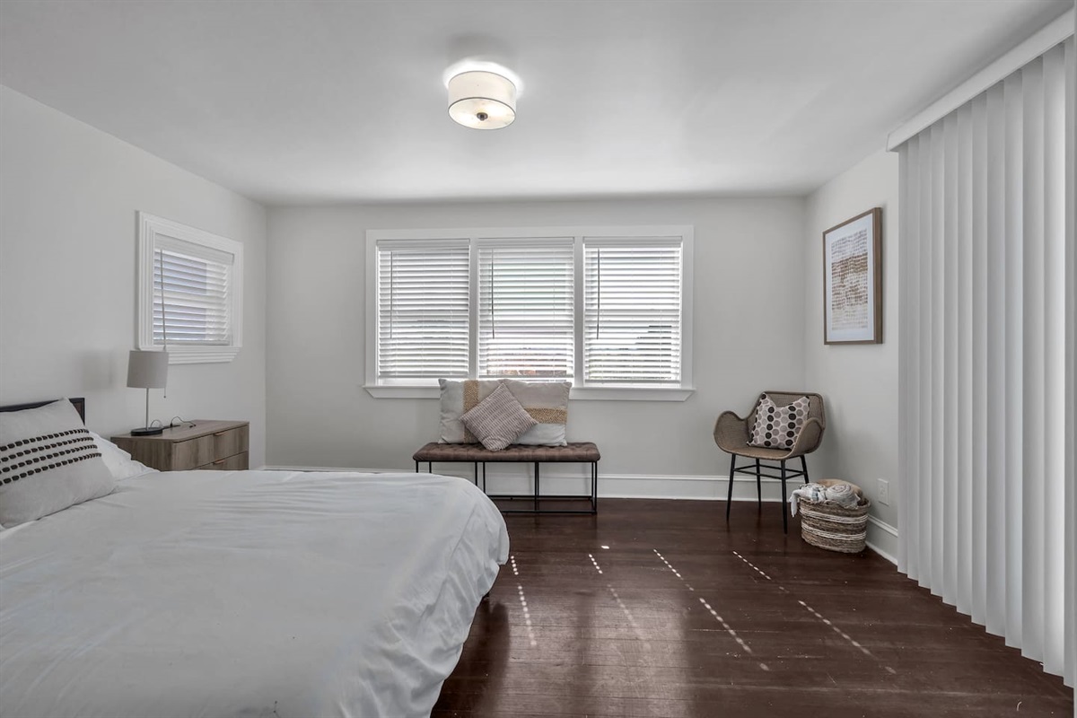 Ideal for solo guests or couples—fresh sheets, soft pillows, and privacy.