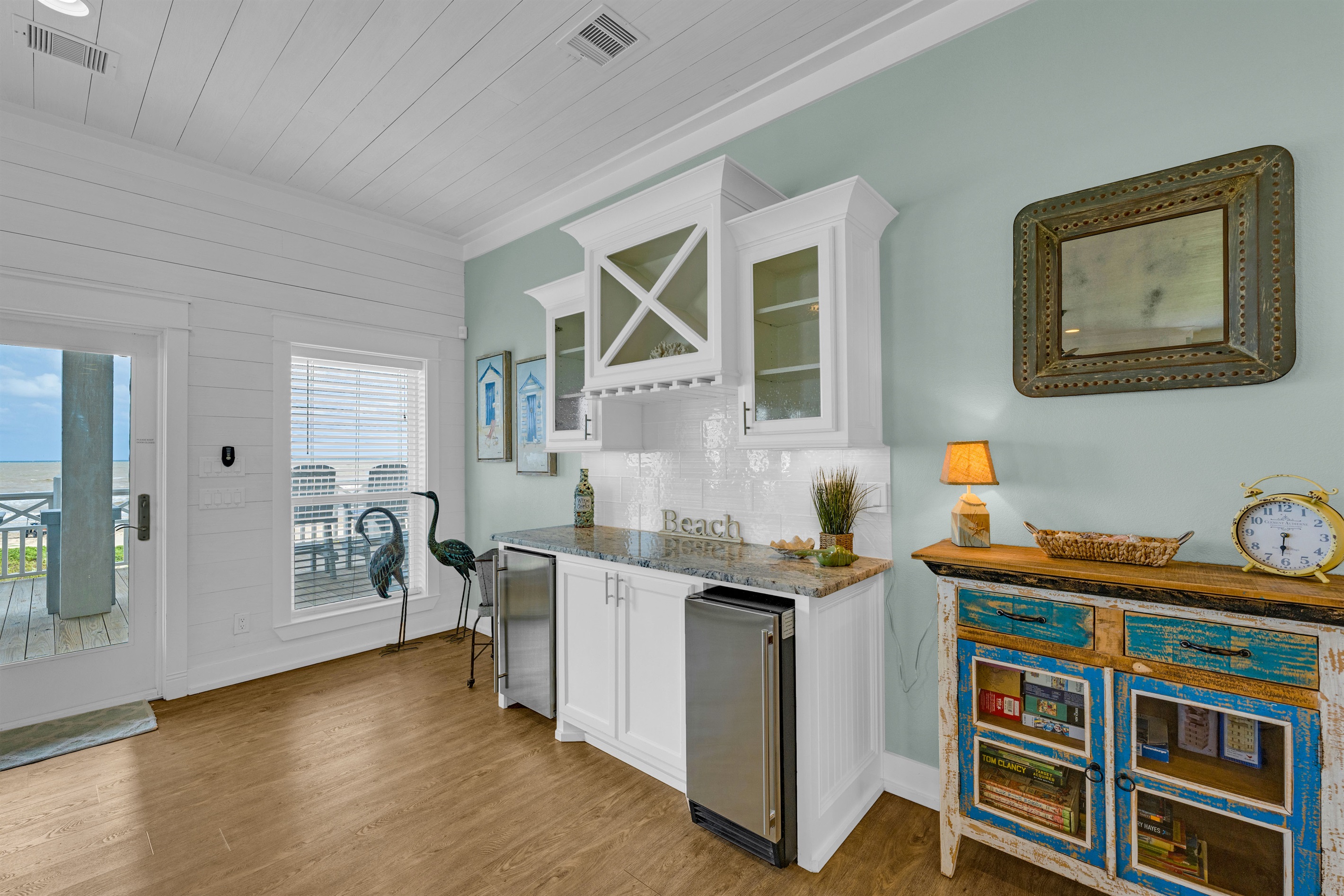 Sea It All: Extra entertaining space, under-counter ice maker, and beverage cooler.