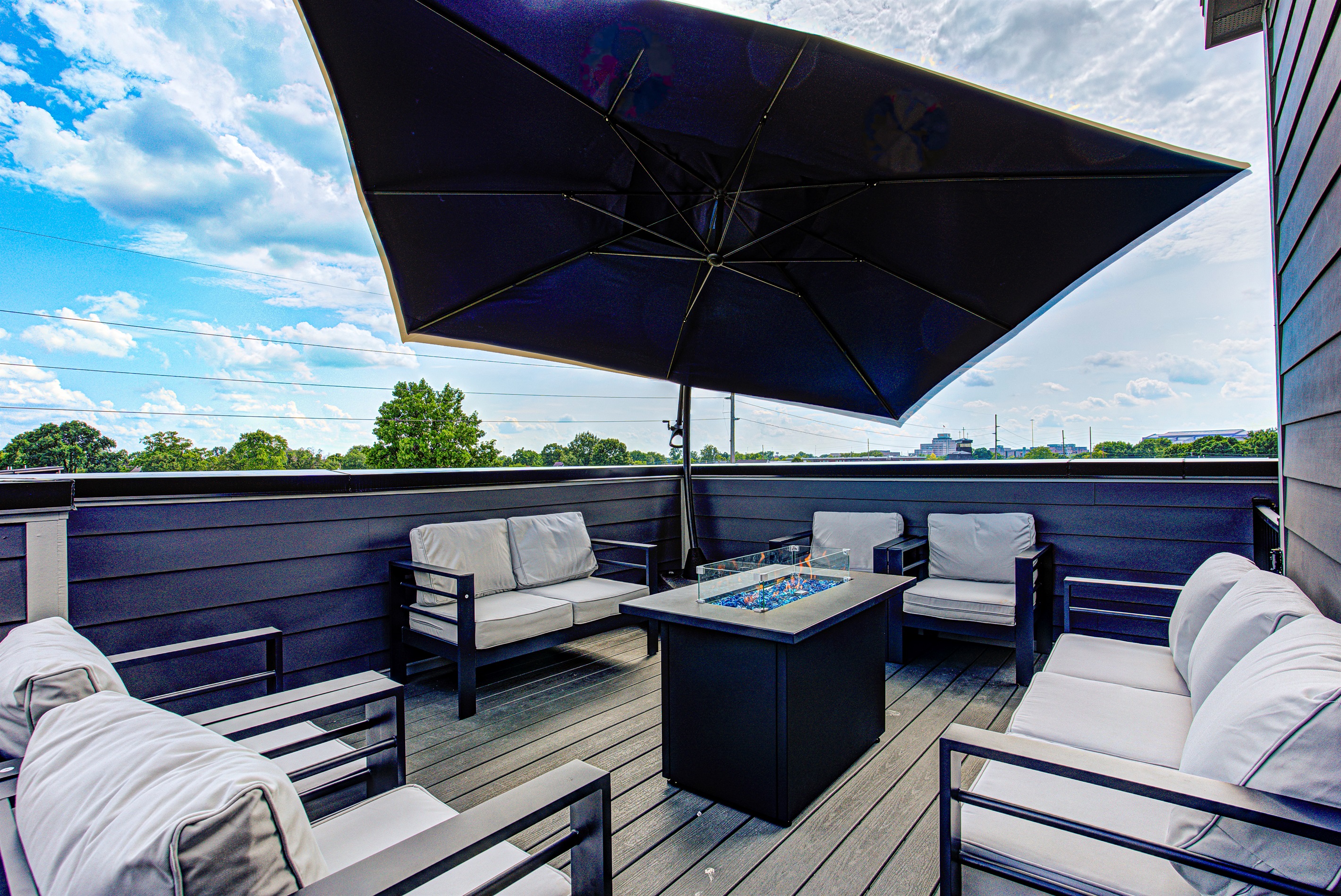 Enjoy the private rooftop with comfortable lounge chairs and a cozy fire pit - ideal for morning coffee, evening chats, or soaking in city skyline views.