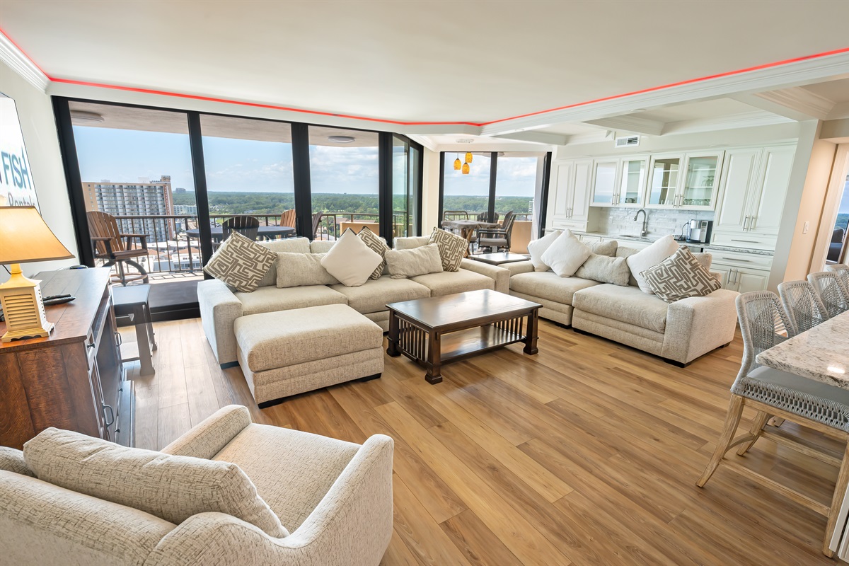 Amazing Living Room with Stunning Views🌊☀️