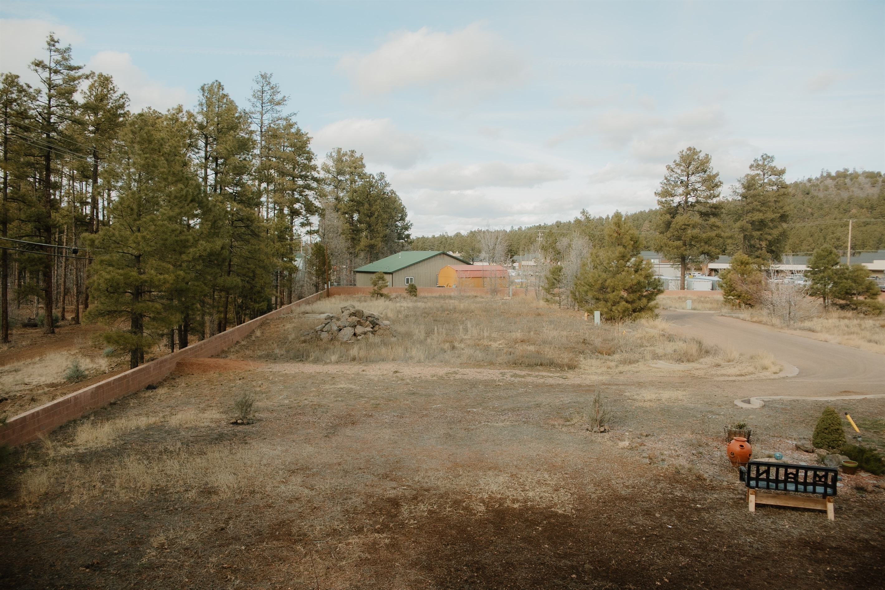 Steps from Woodland Lake hiking trails at this Pinetop-Lakeside townhome. Immersed in towering ponderosa pines in Arizona's White Mountains with direct trail access for hiking, biking and nature walks right from your mountain retreat.