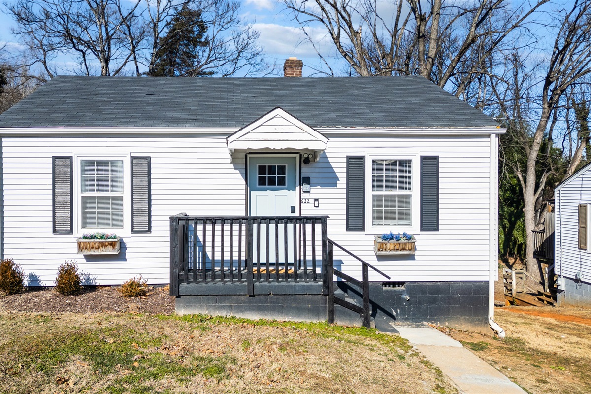 Park easily in the front driveway with space for two vehicles.