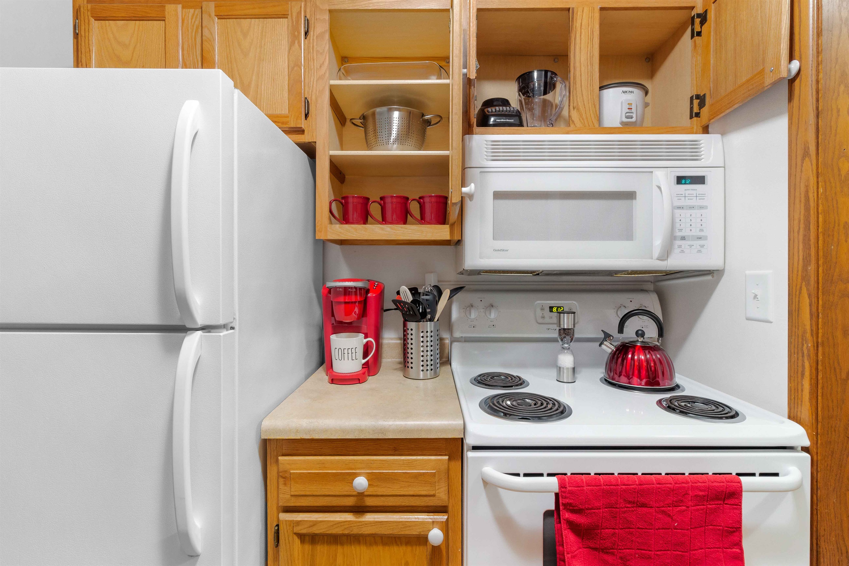 Keurig coffee machine and coffee cups, even a tea pot!