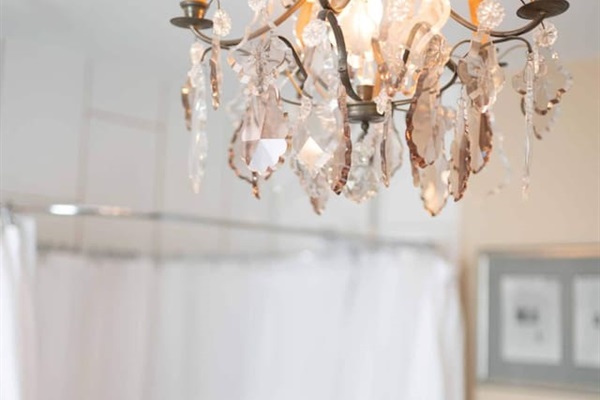 Indulge in a relaxing soak in your authentic 100+ year old clawfoot bathtub, Enjoy a complimentary bubble bath under the glow of a stunning crystal chandelier for the ultimate spa-like experience.

