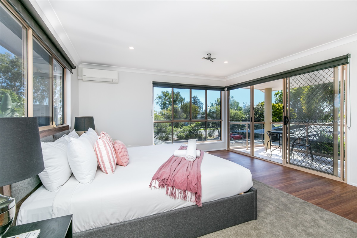 Bedroom 4 with balcony