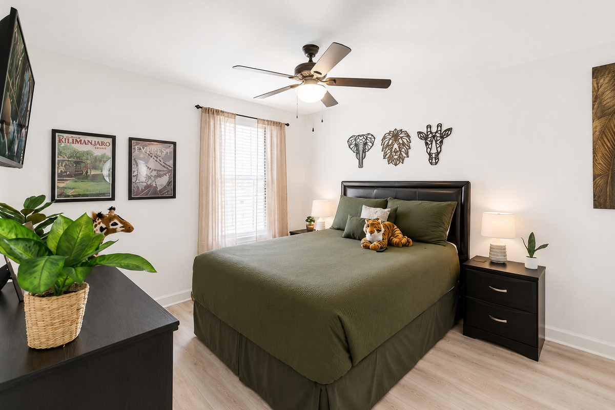 Animal Kingdom Room with Queen Bed and Smart TV