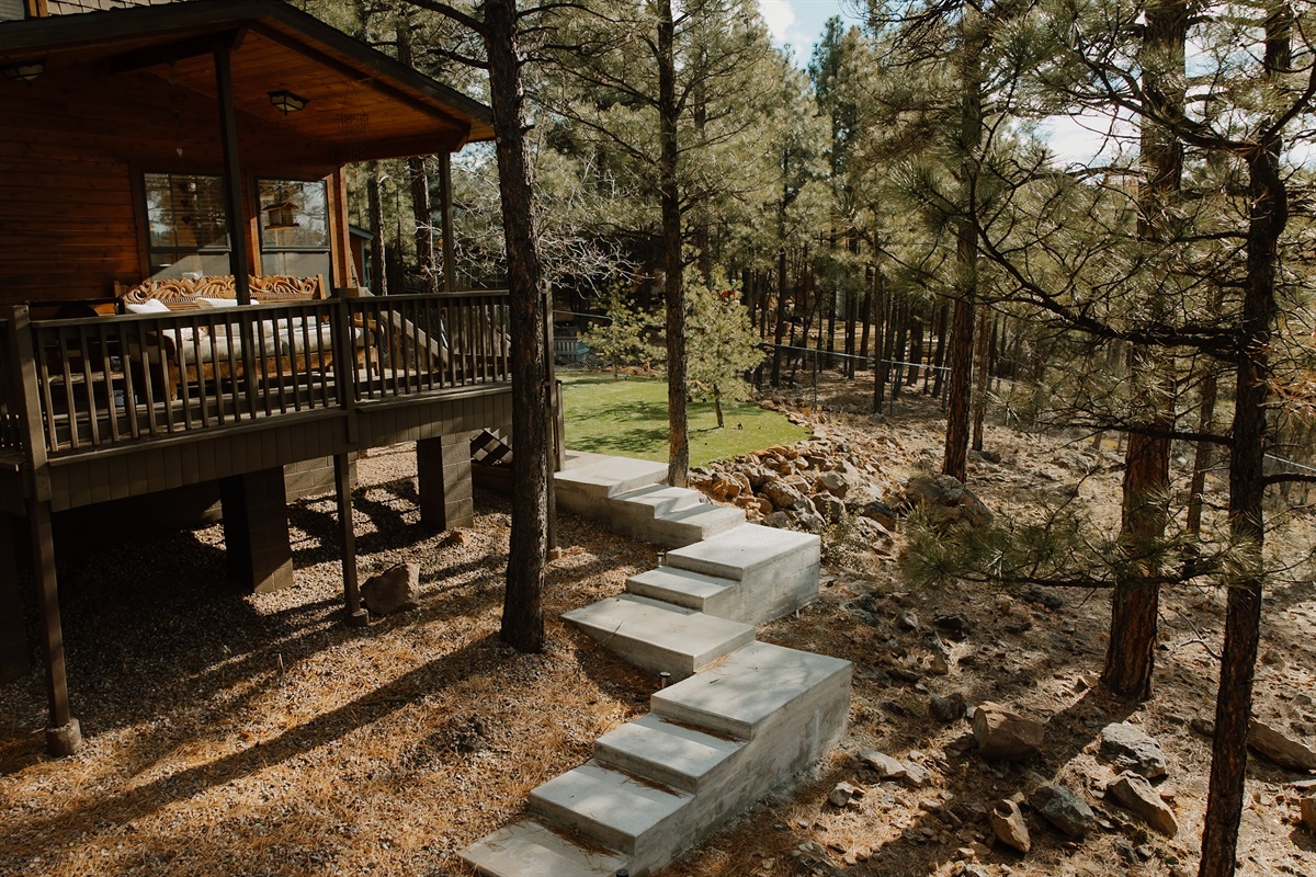 Private forest setting with elevated deck and fenced yard. This pet-friendly A-frame cabin in Show Low offers a peaceful mountain retreat surrounded by tall pines—perfect for families, dogs, and guests seeking a cozy White Mountains getaway.