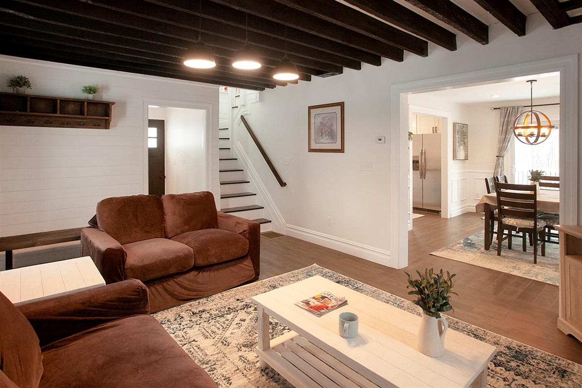 2nd Guest House: Living Room