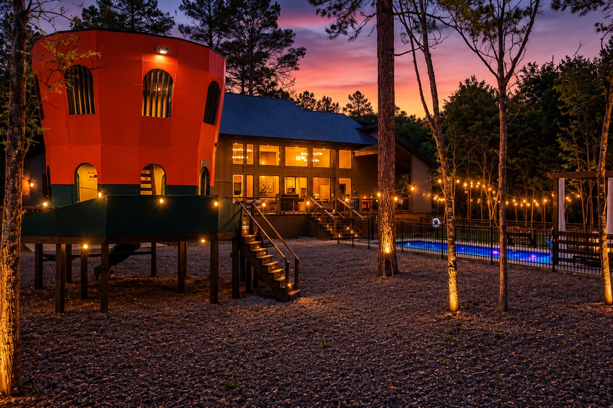 Outdoor Oasis: Enjoy vibrant sunsets and twinkling lights in this unique, family-friendly getaway!
