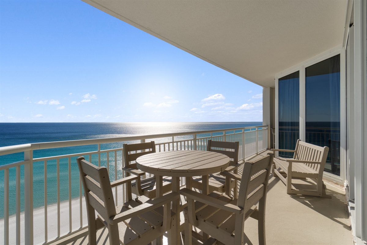 Balcony with Unending Views of the Gulf...
