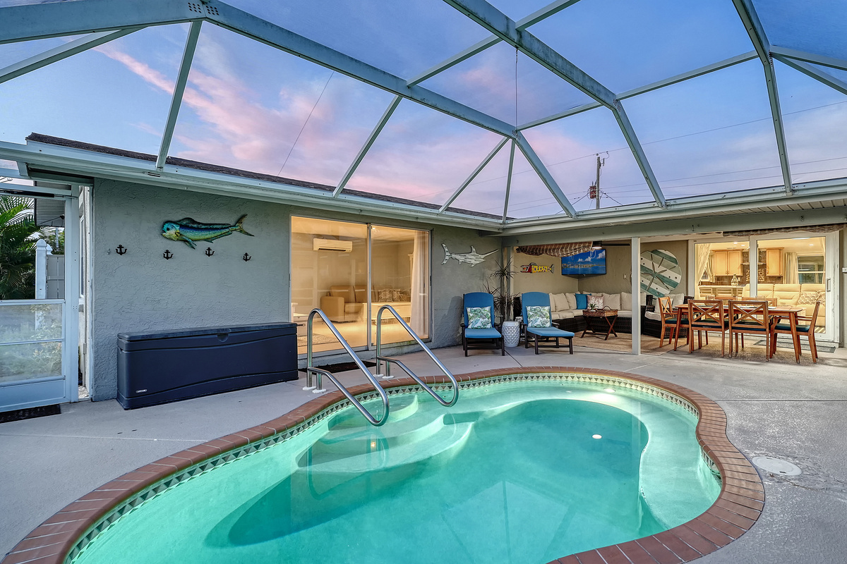 Lounge or play in this spa pool!