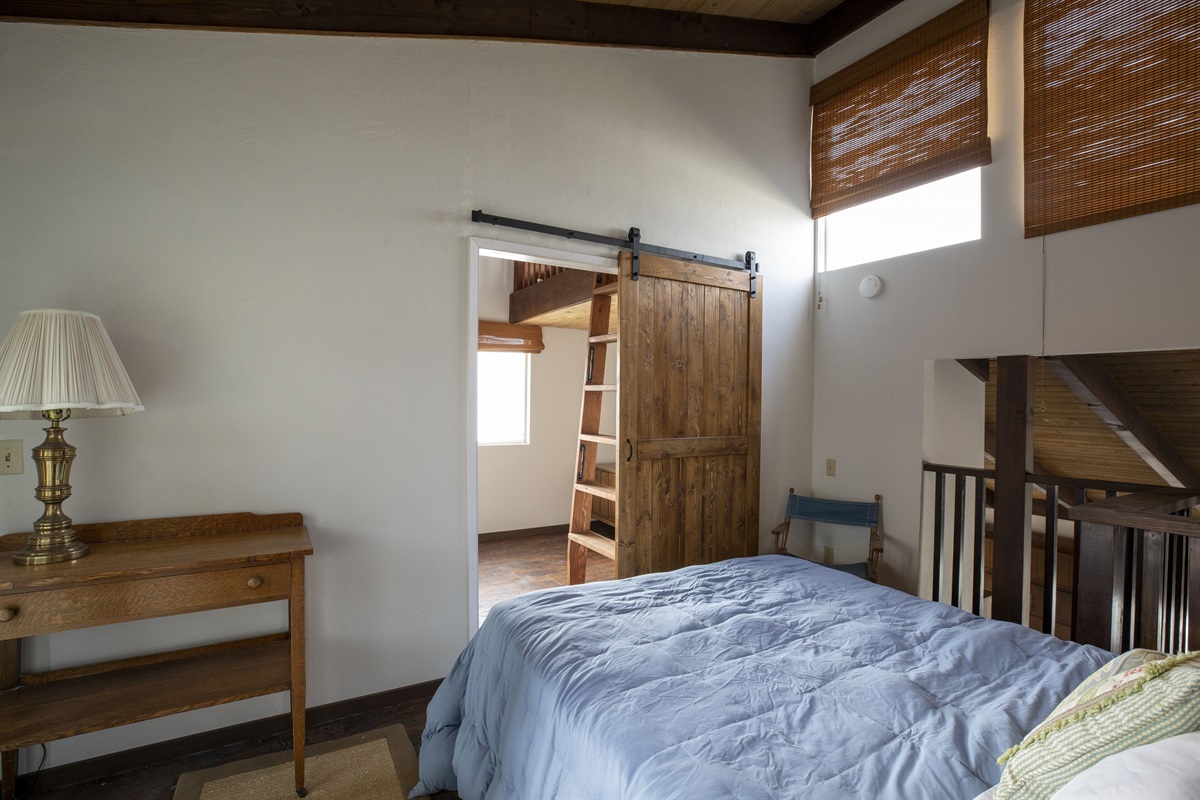 Upstairs open space w/ queen bed