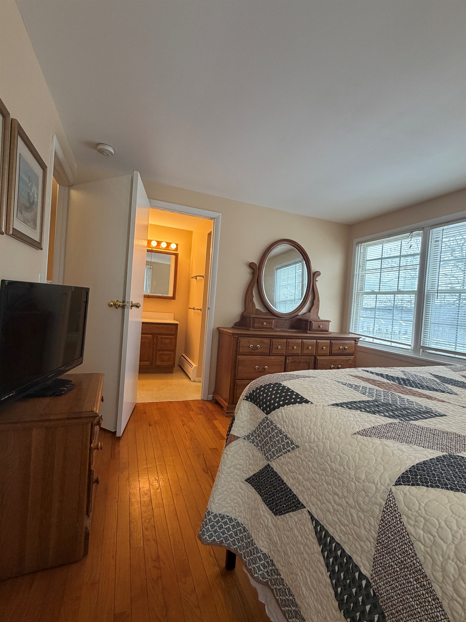 2nd floor Queen #1 with ensuite