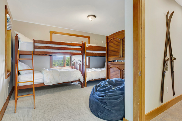 Bunk room with 6 twins