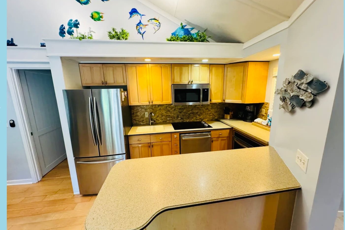 Kitchen with breakfast bar