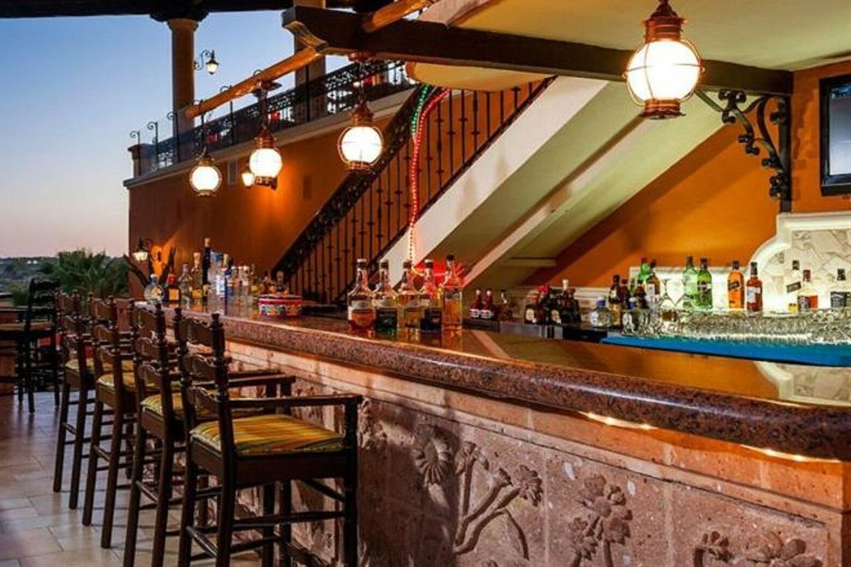 Outdoor Dining at Hacienda Del Mar Cabo, Vacation Travel Exclusives